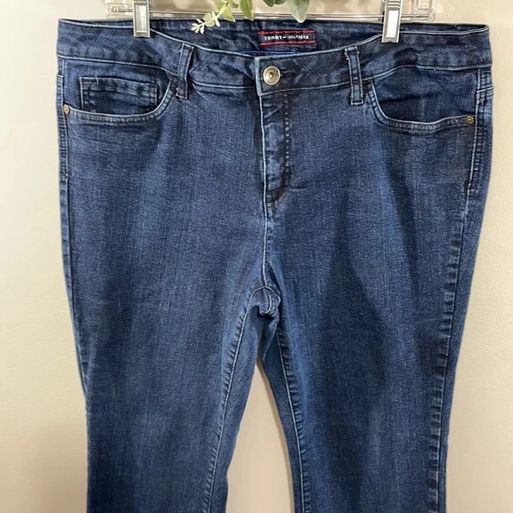 Tommy Hilfiger Classic Boot Dark Wash Denim Jeans 16R - Picture 2 of 13